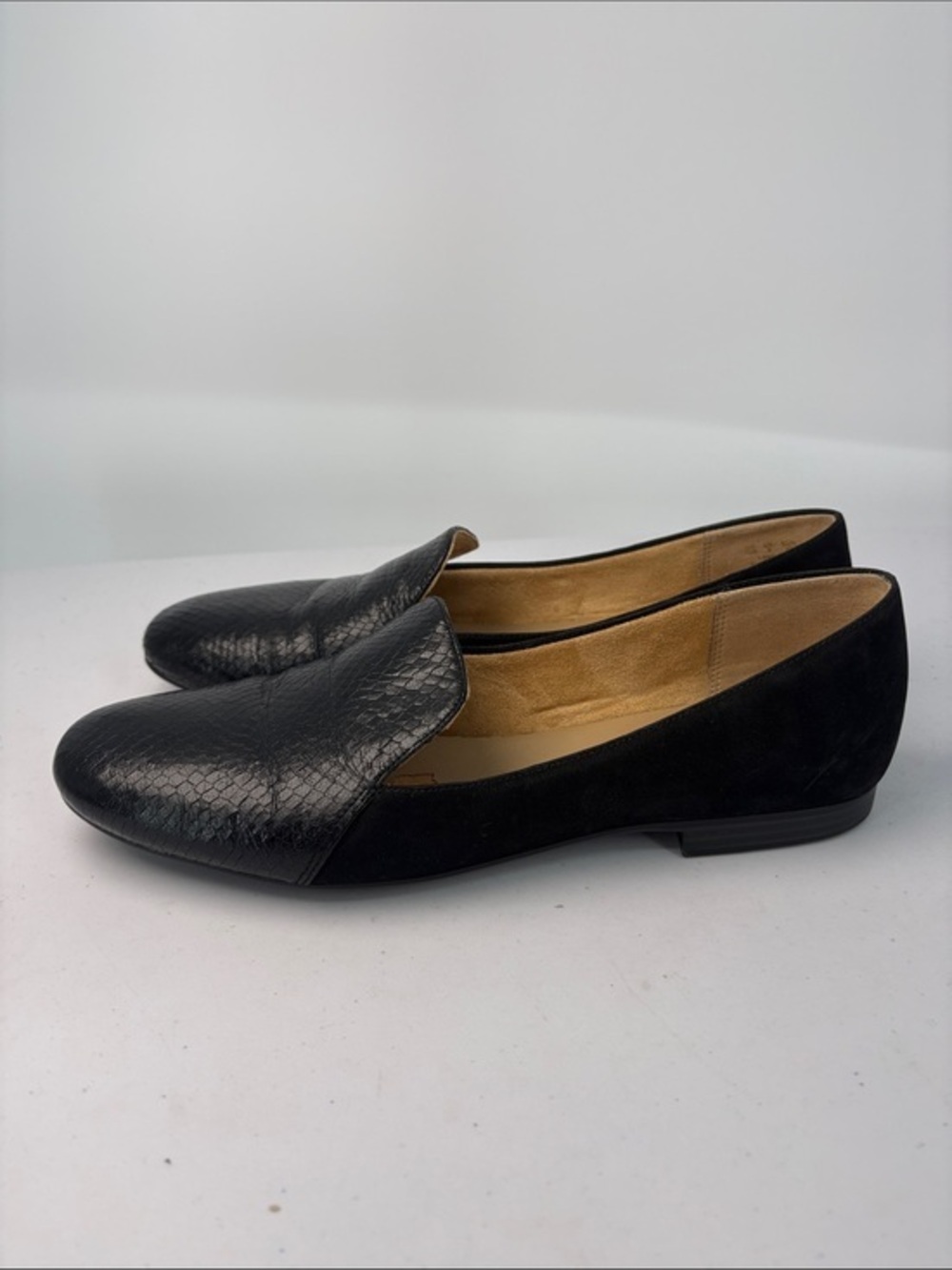 🧤 Naturalizer 10N Emiline Black Textured Leather & Suede Loafers light weight
